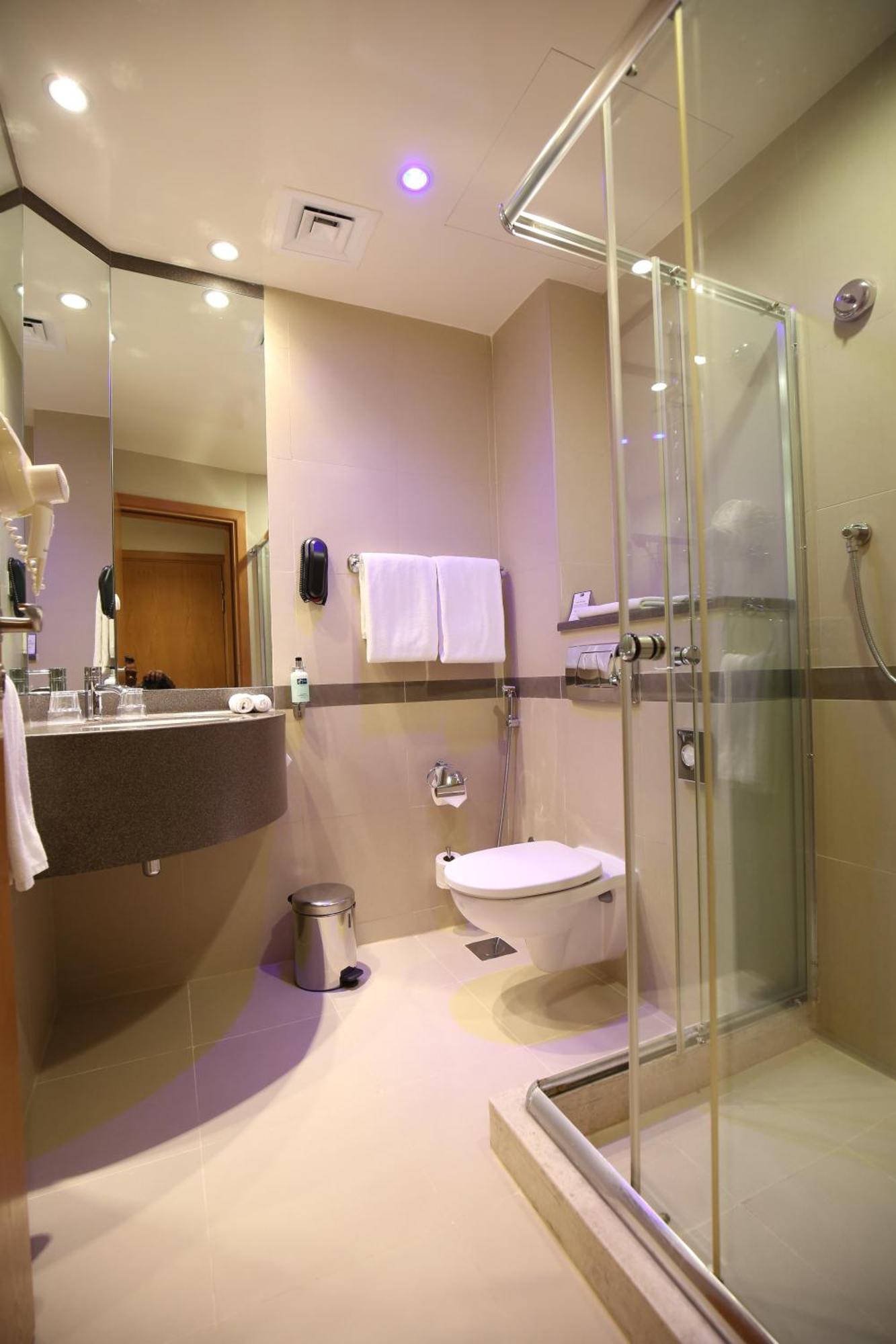 Express Airport By Ihg Hotel